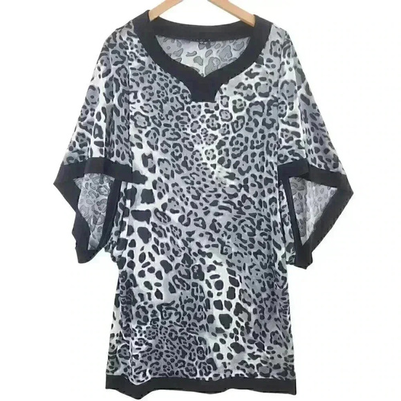 Tiana B. Dresses & Skirts - Tiana B. V Neck Leopard Kimono Shift Dress L